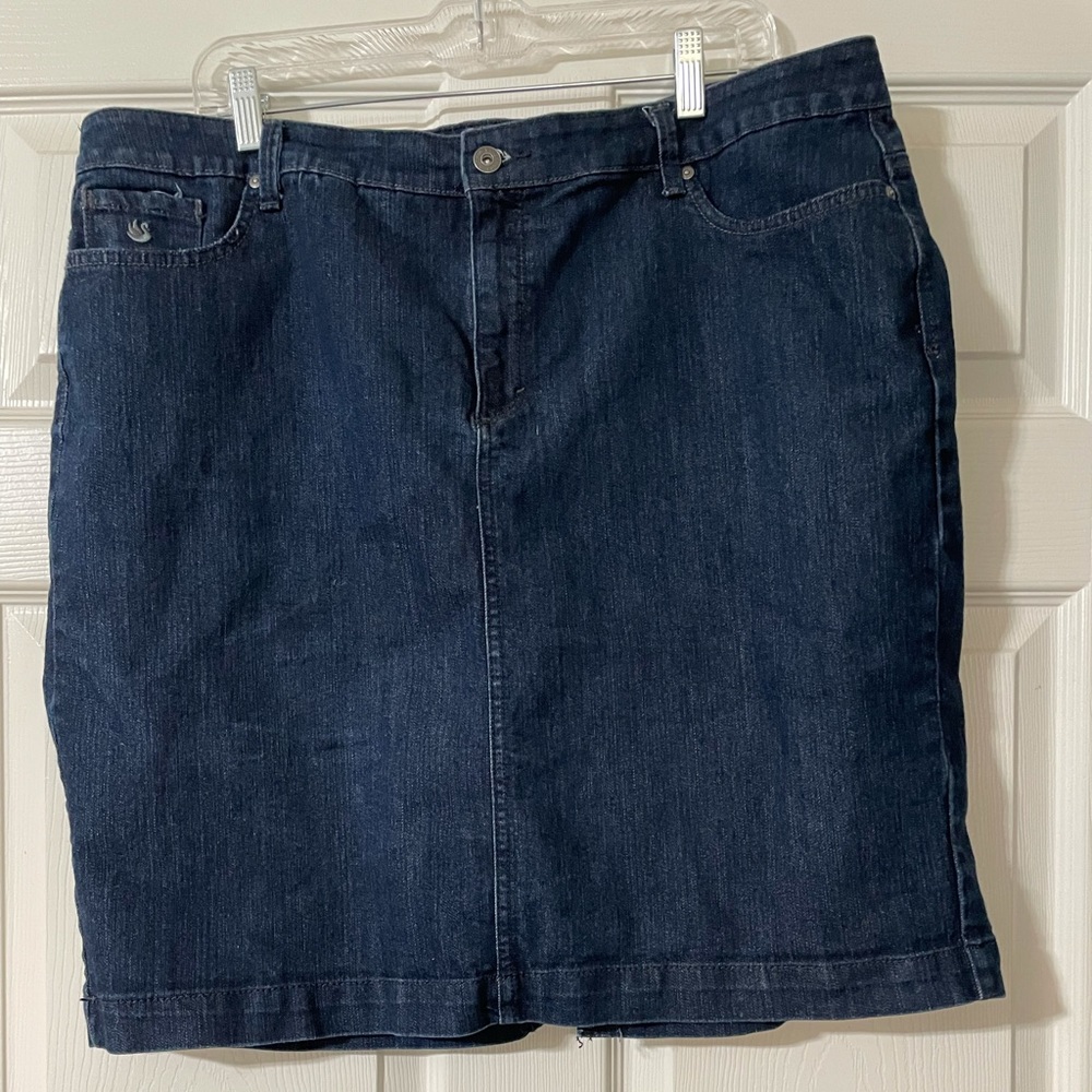 Denim skirt.